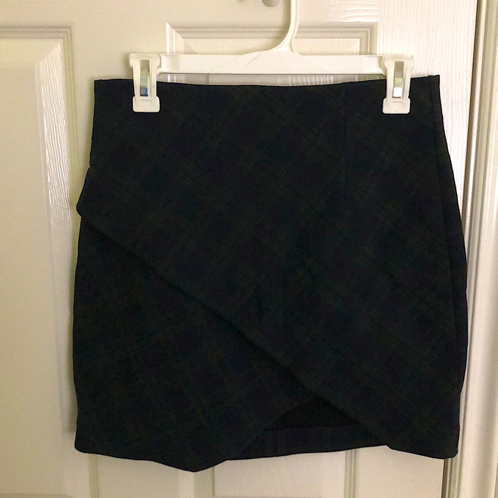 Size M Zara plaid skirt